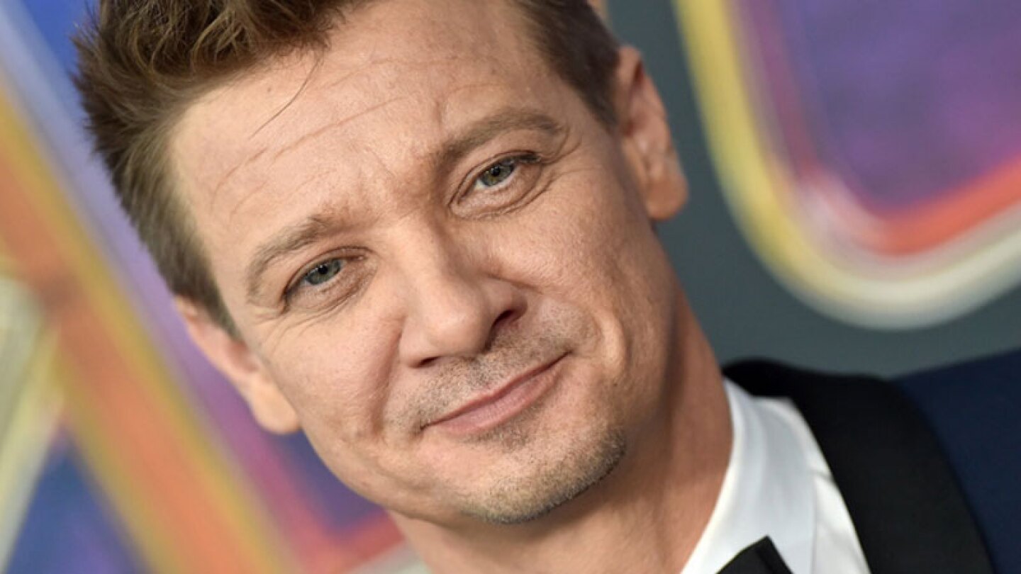 El actor Jeremy Renner fue acusado por su ex esposa de tener problemas mentales.