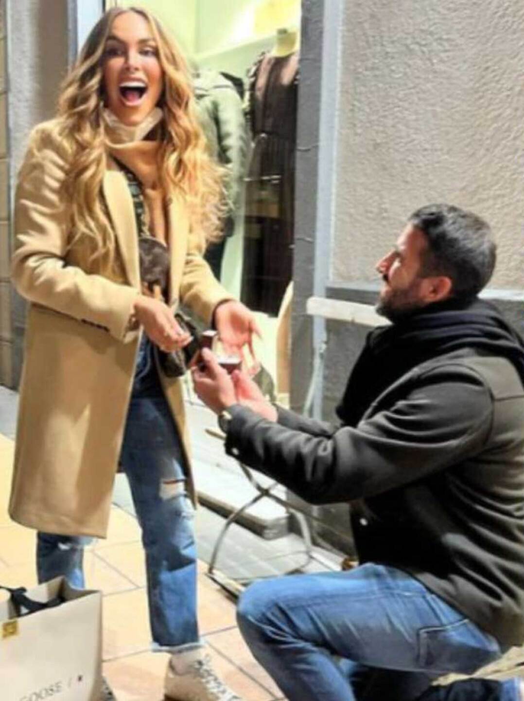 Revelan que Sara Corrales ya le regresó el anillo a su ex