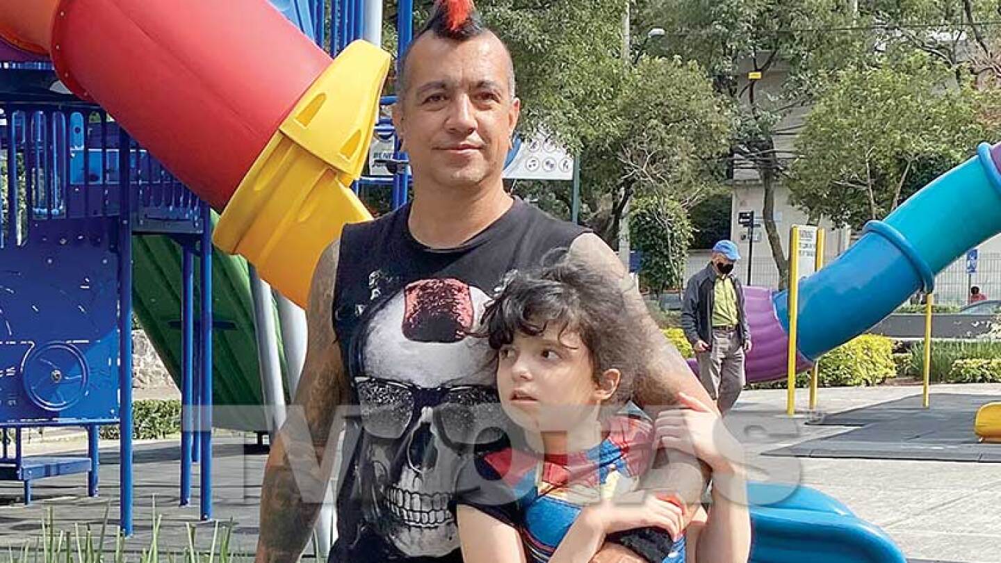 Erick Farjeat está feliz porque su hija con autismo ¡le dijo papá! 