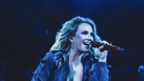 María José cantando