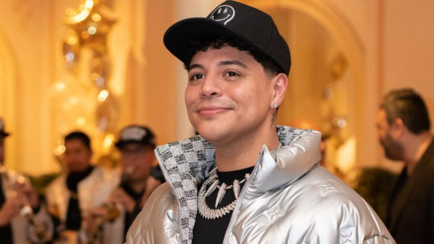 Eduin Caz le reclama a fanática