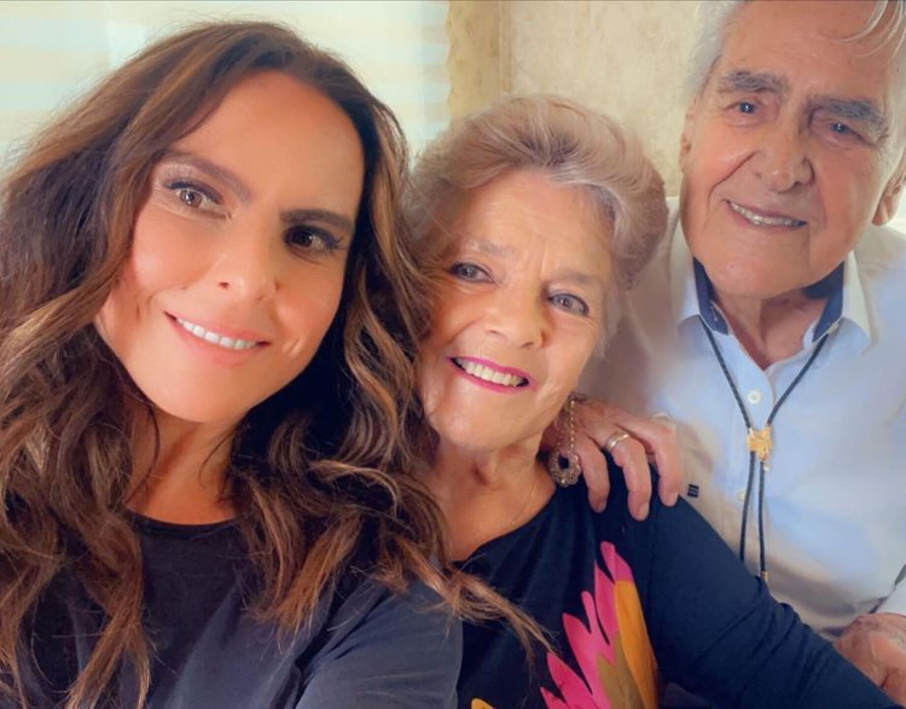 Kate del Castillo sorprendió a su familia con un inesperado reencuentro; entre lágrimas, risas y abrazos