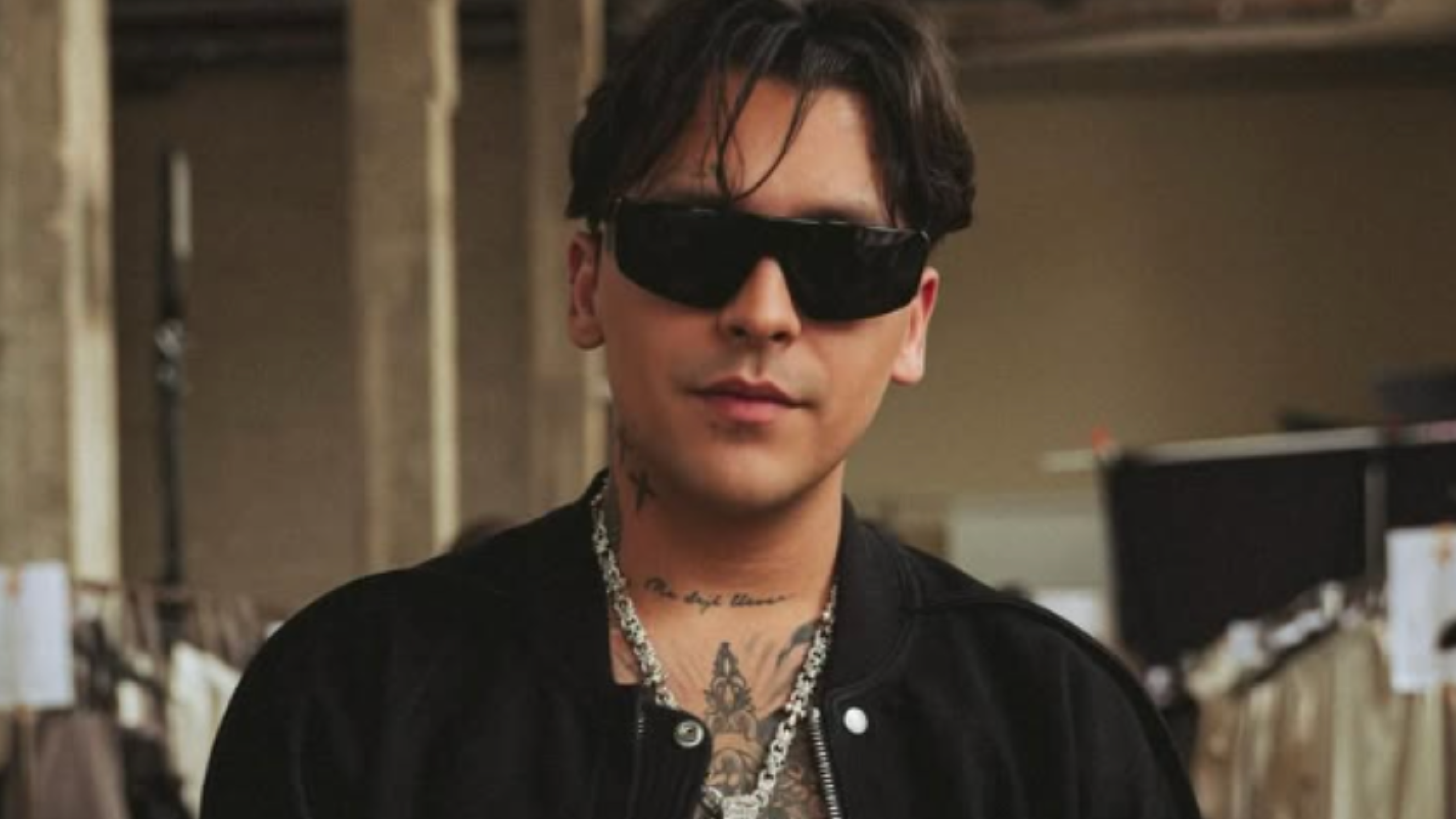 Christian Nodal anuncia cambio de su "nombre" a "El Forajido"