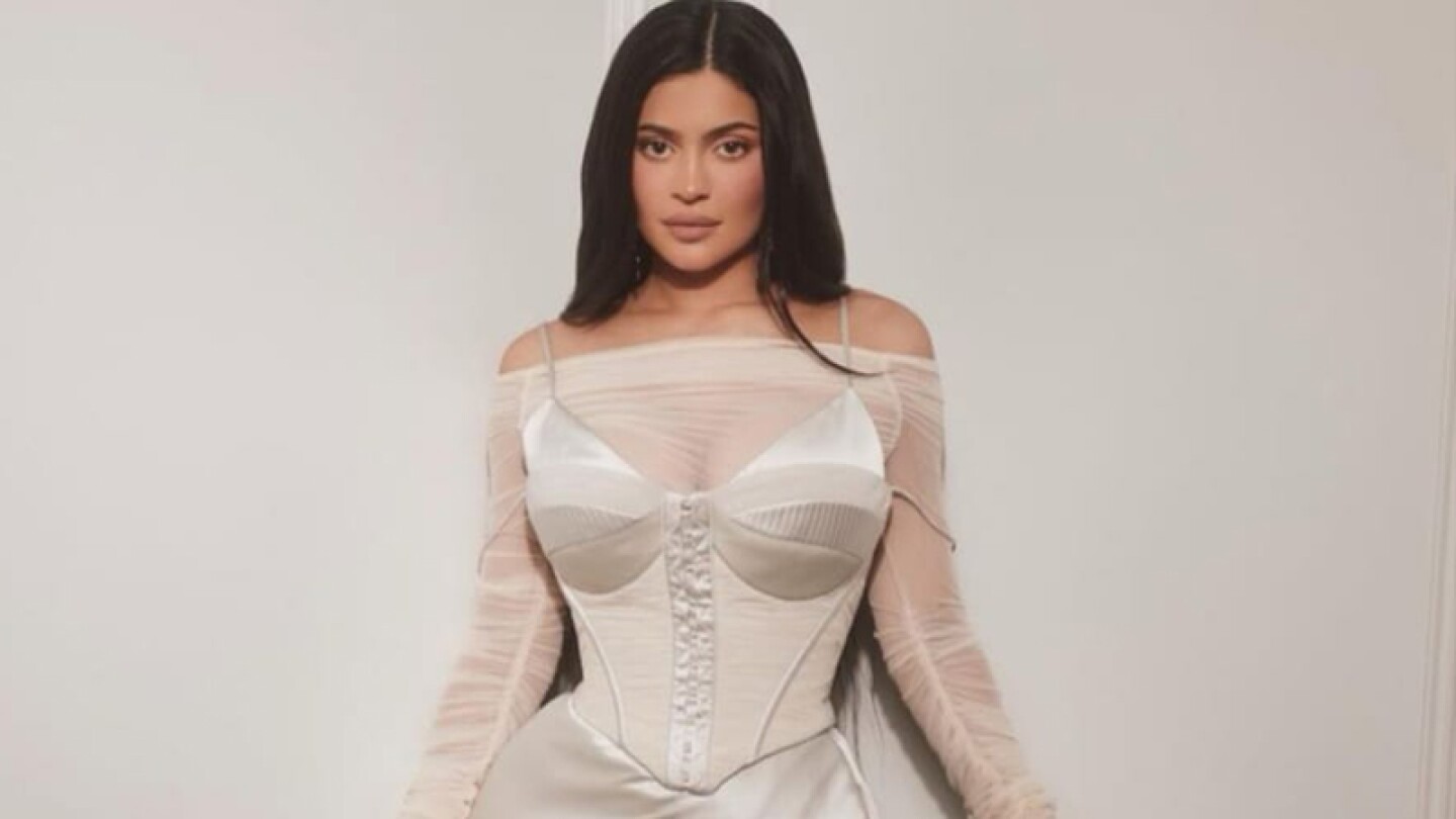 Kylie Jenner tuvo una celebración rodeada de flores