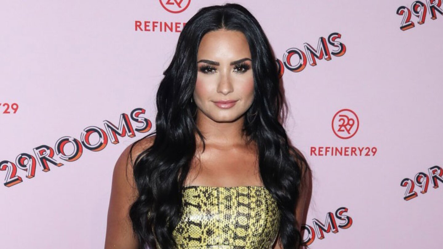 En bikini de leopardo Demi Lovato desparrama sus encantos