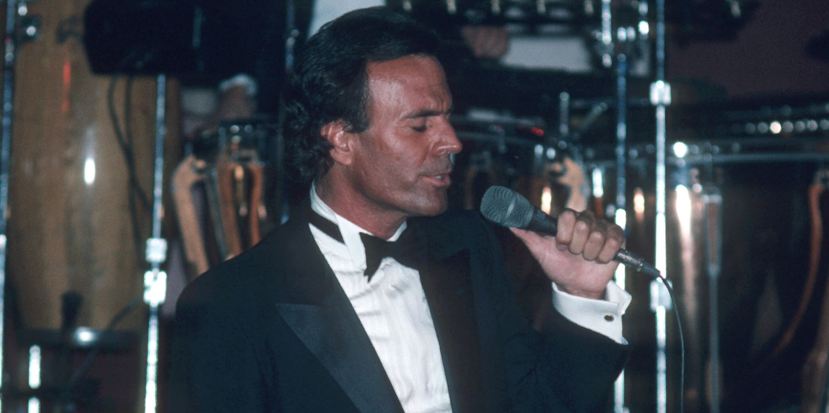 Julio Iglesias despierta preocupación en torno a su salud; aseguran que ni a sus amigos les responde