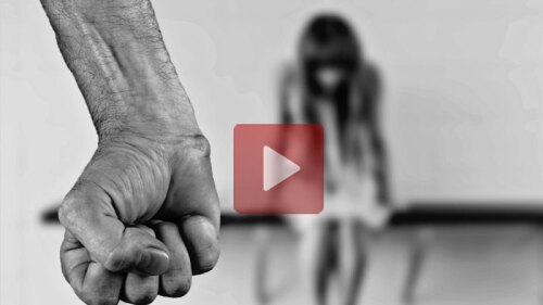 Beisbolista golpea a su esposa