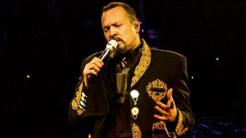 Pepe Aguilar revela que hubo tiempo que se alejó de su padres