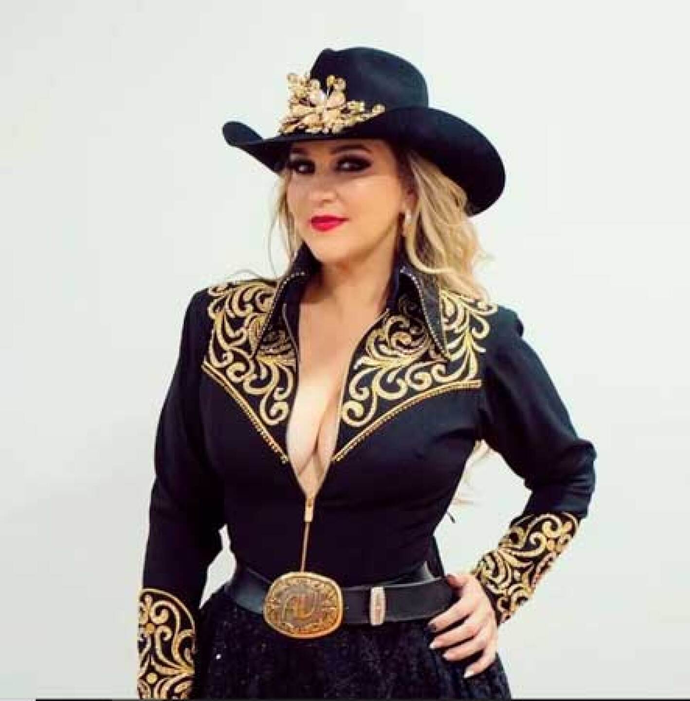 Alicia se dijo de lo más contenta y orgullosa por ver a su "chaparrita" debutando