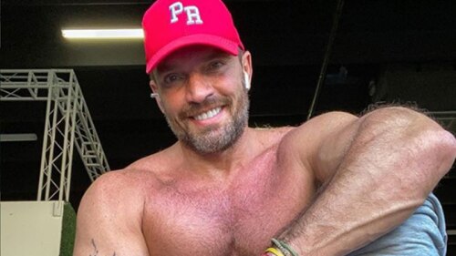 Julián Gil se deja ver al natural en Punta Cana