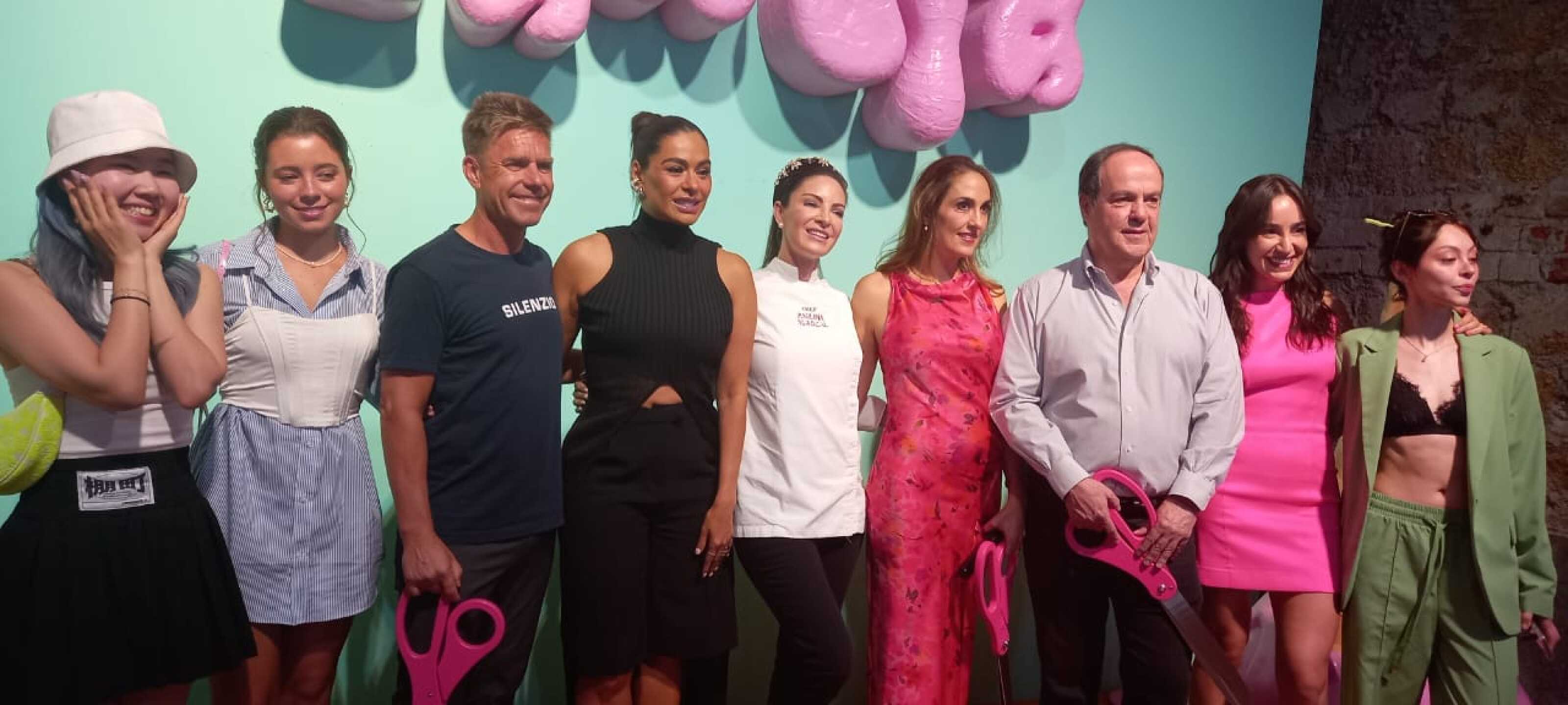 Galilea Montijo inaugura una máquina para hacer helado