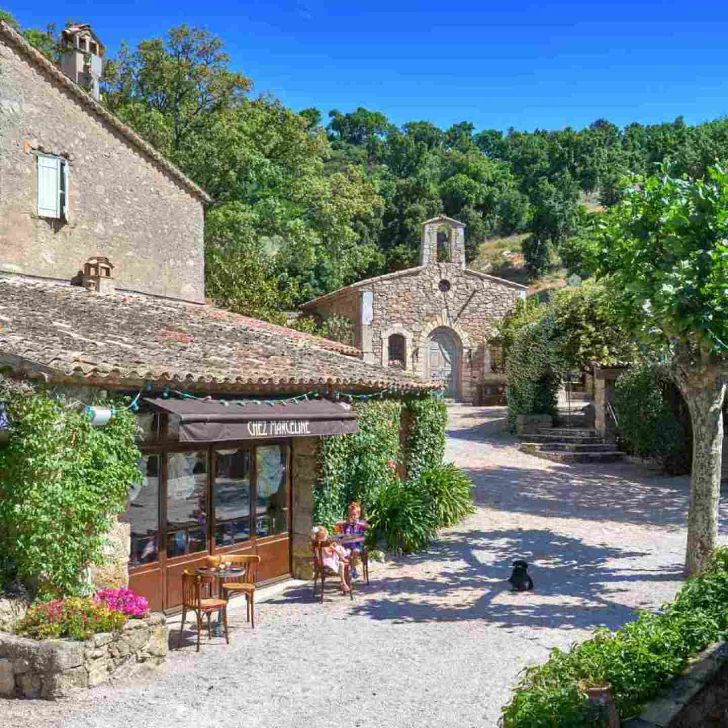 Johnny Depp venta  pueblo francés