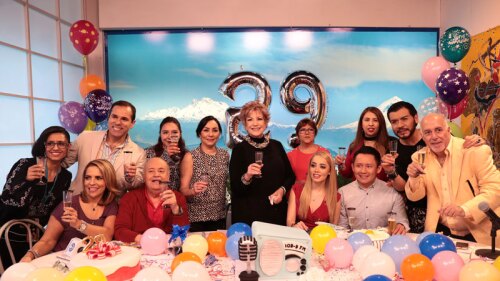 Maxine Woodside celebró los 29 años de su programa de radio.