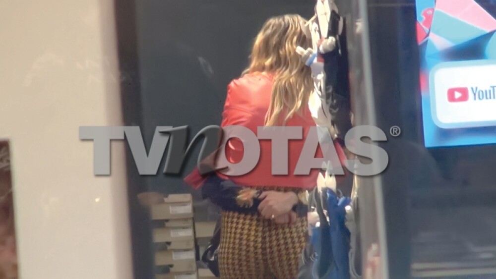 Jay de la Cueva y su novia se van de shopping y aprovecharon un rinconcito ¡para echar pasión!