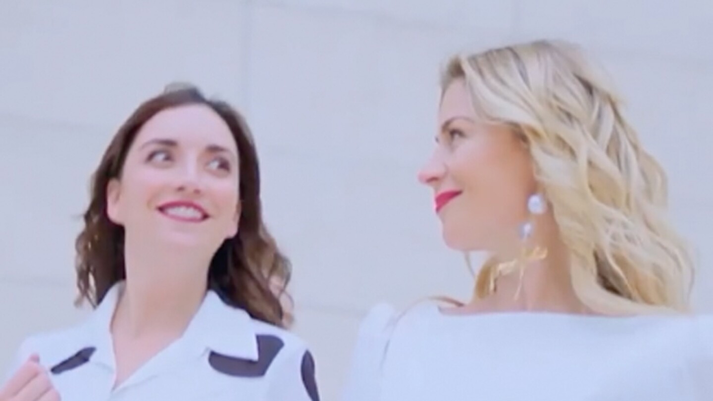 Regina Blandón y Ludwika Paleta juntas en Amazon Prime