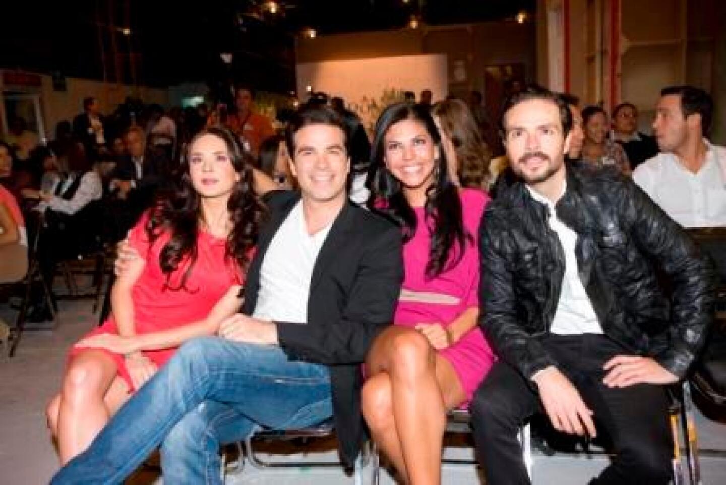 Adriana Louvier con Alejandro Nones, África Zavala y José María Torre.