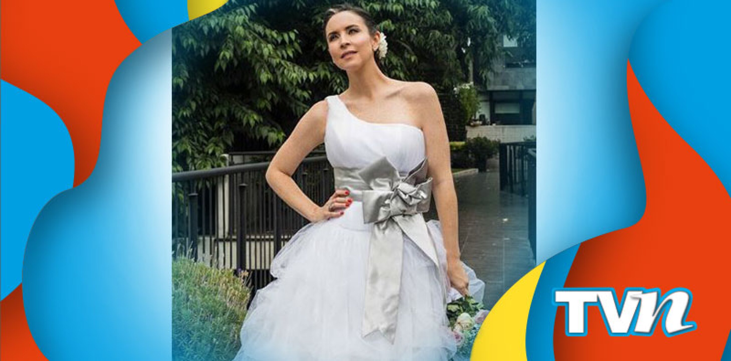 Andrea entró en su vestido de boda.