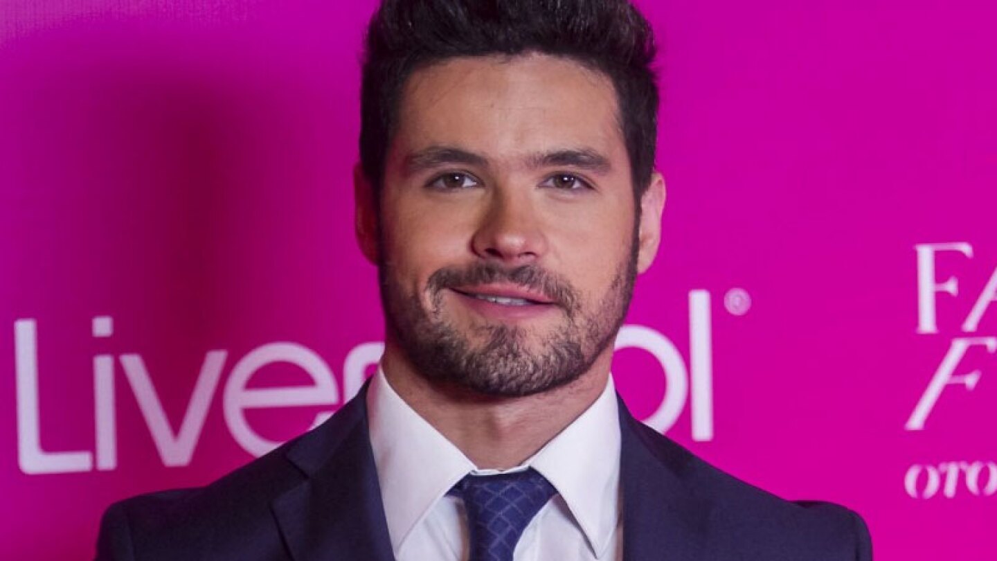 eleazargomez.jpg