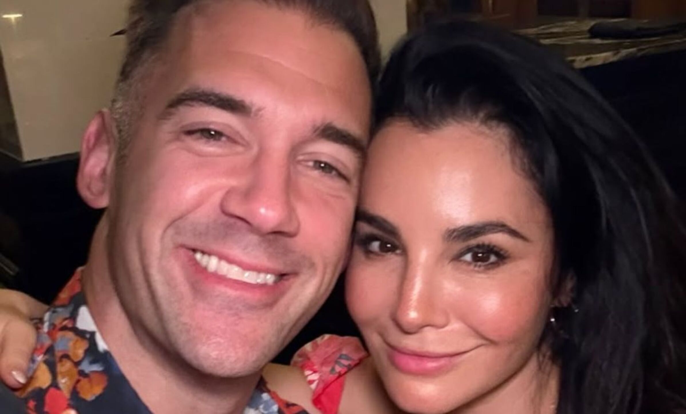 Lewis Howes y Martha Higareda