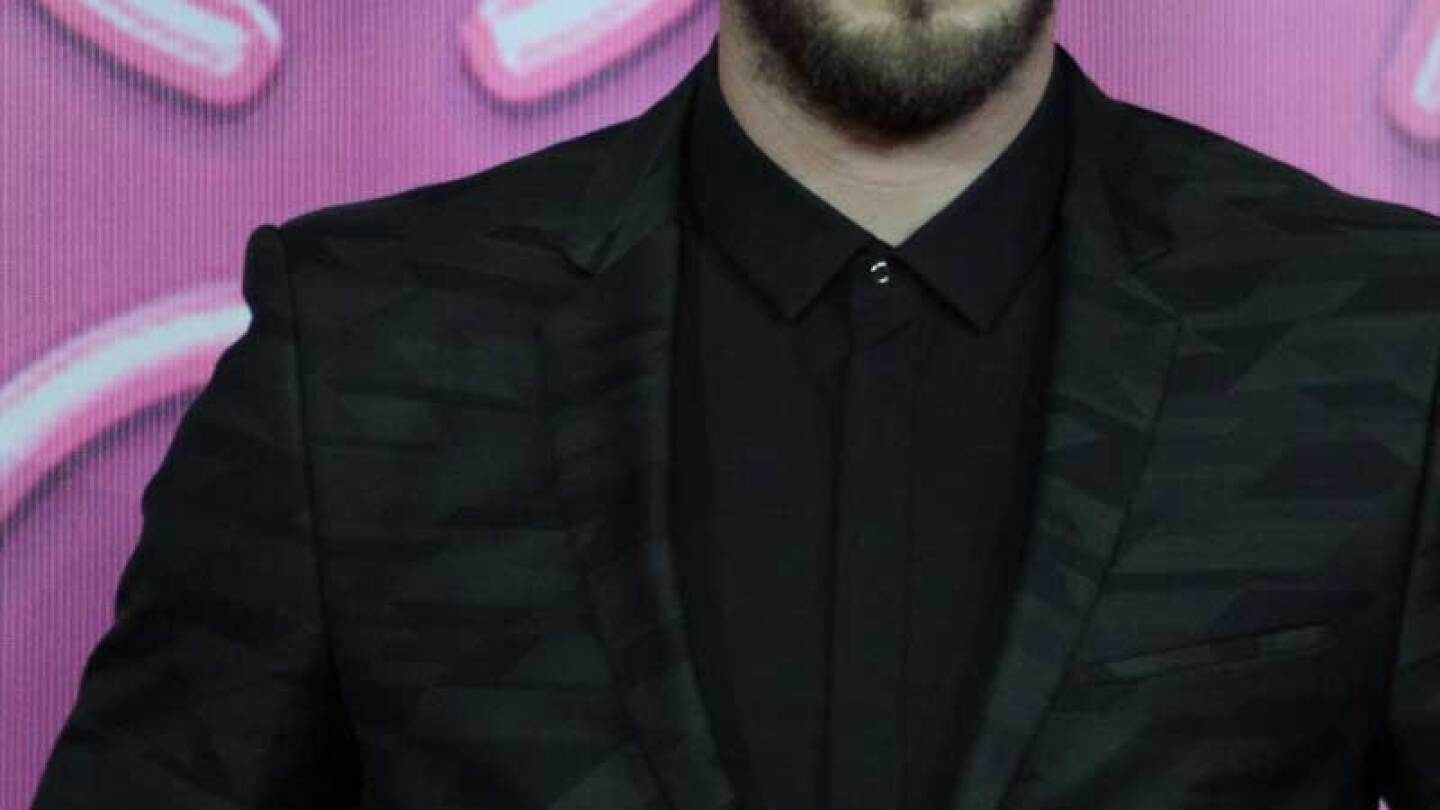 Como pocas veces lo hemos visto, este guapo actor mostró sus sensuales pectorales.