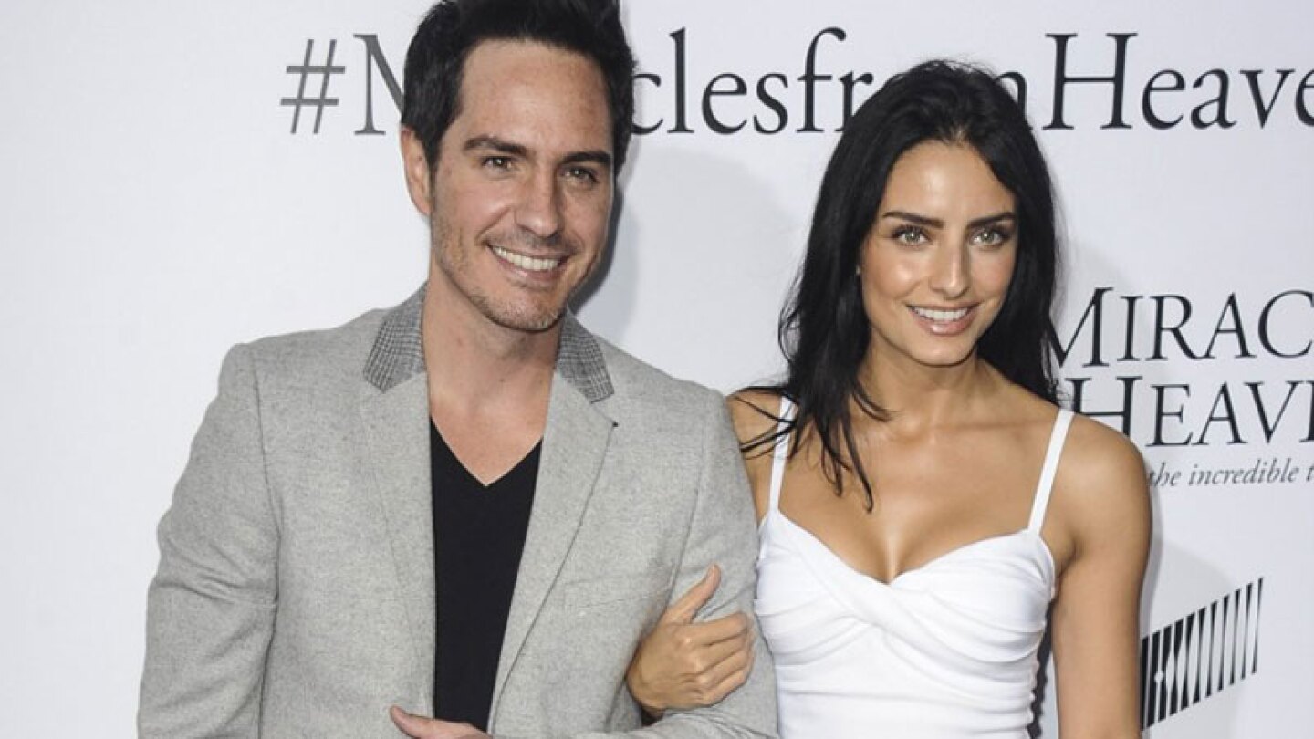 Aislinn Derbez y Mauricio Ochmann presumen su viaje a Hawái 