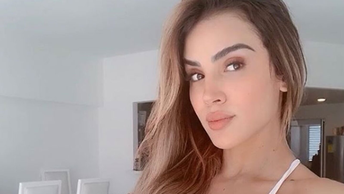 Susana Rentería celebra su cumpleaños en cachonda tanga roja.
