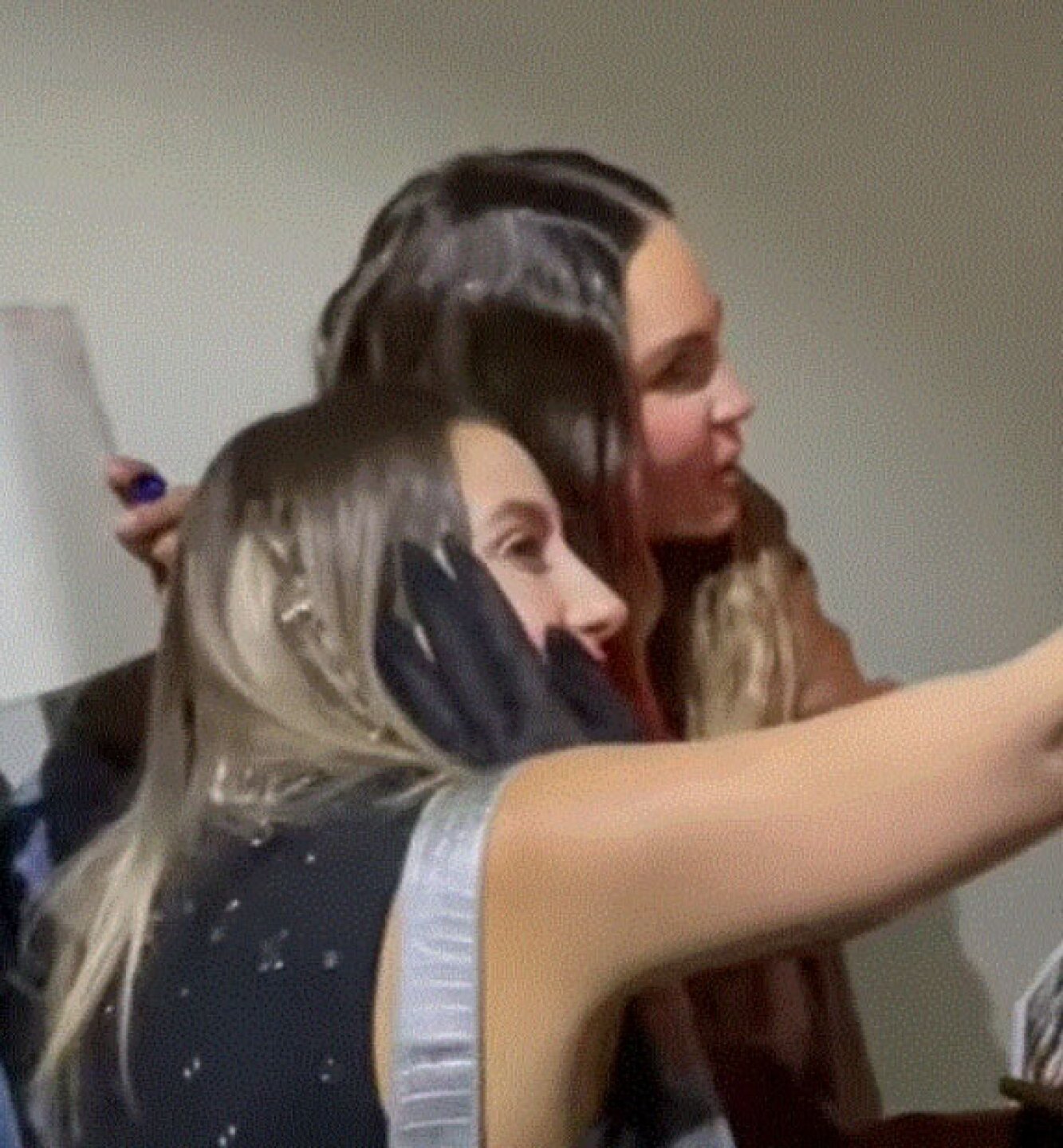 Belinda convive con fans en backstage