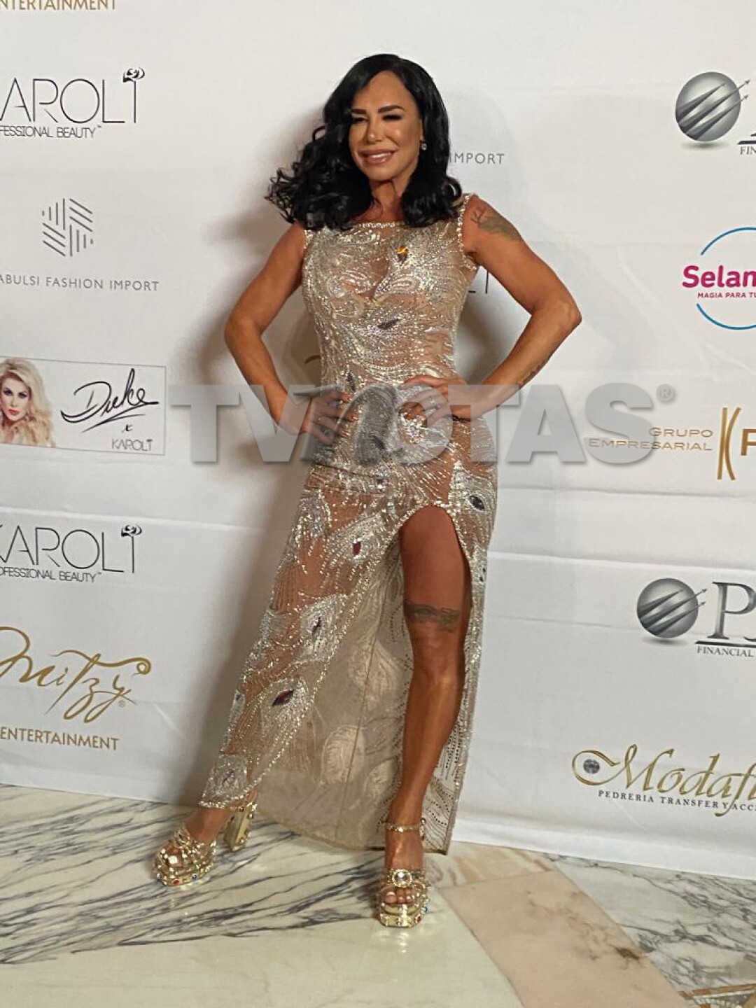 El diseñador Mitzy realizó una fiesta en un hotel.