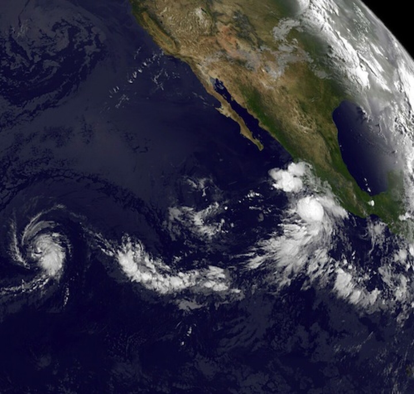 La tormenta tropical 'Greg' ya comenzó a causar estragos en territorio mexicano. Foto: EFE