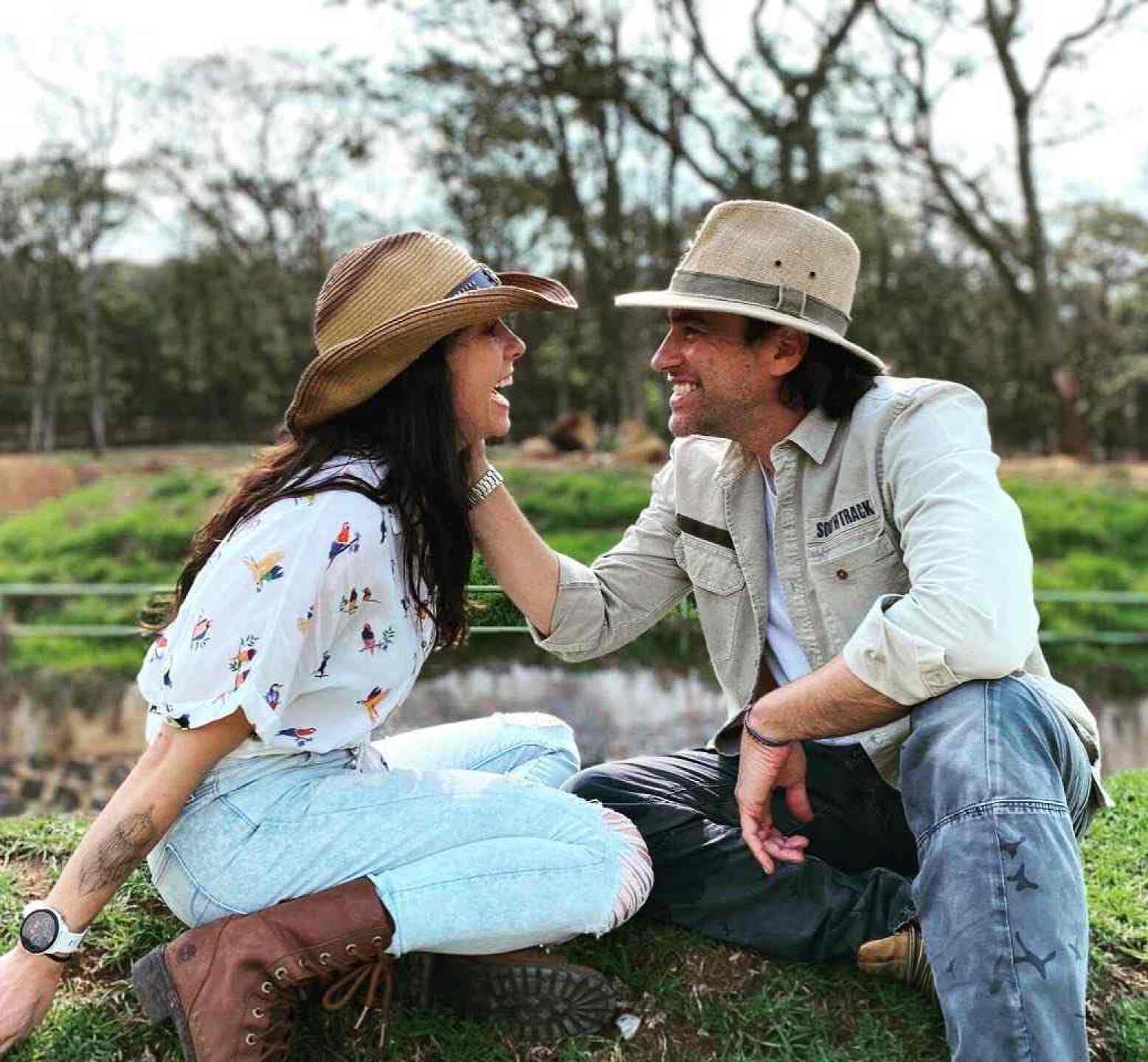 La pareja comparte el mismo tatuaje