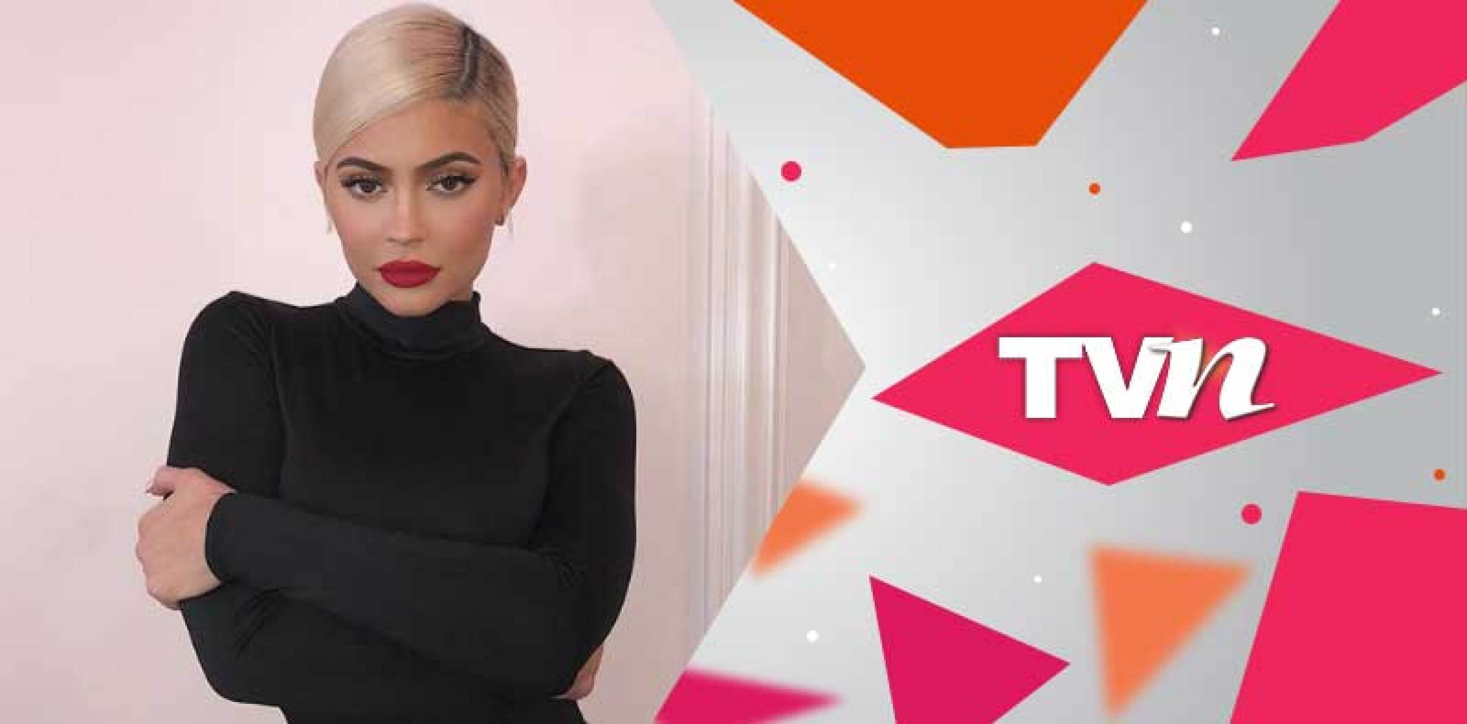 Kylie Jenner posa en vestido transparente y descaradamente deja ver su tanga.