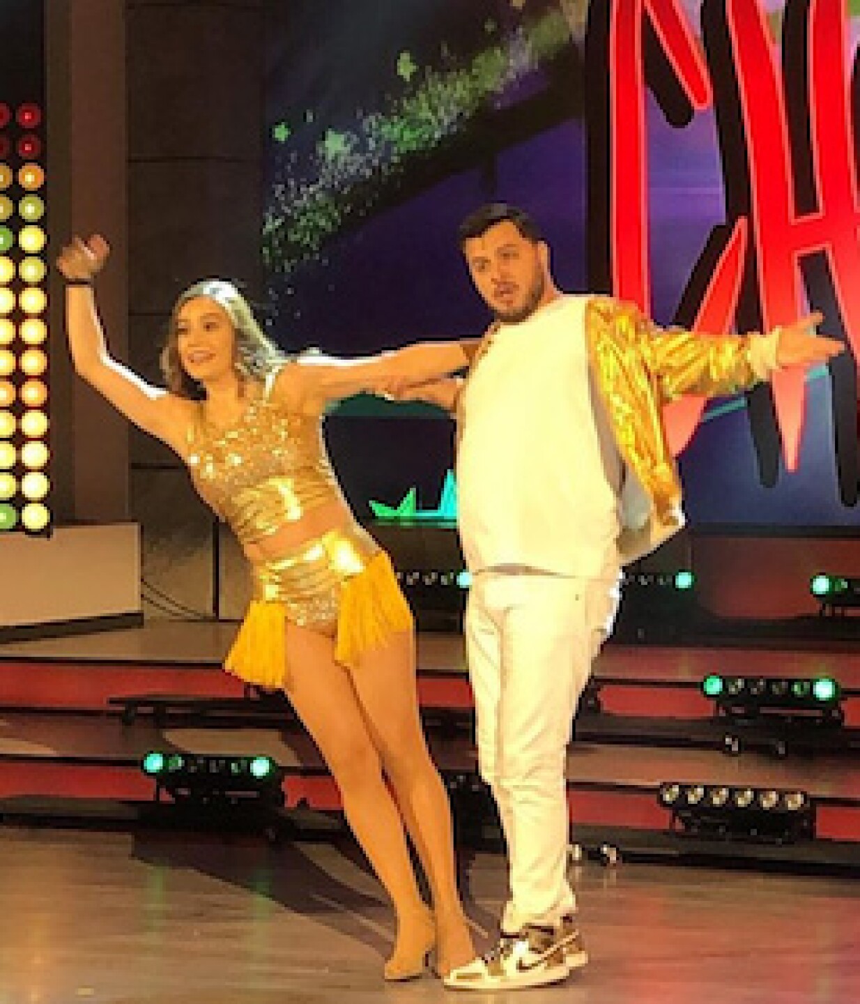 Tania Rincón y Paul Stanley presentaron una coreografía de 'Waka waka'