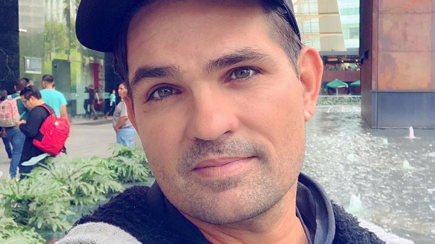 Ferdinando Valencia revela que uno de sus mellizos está hospitalizado