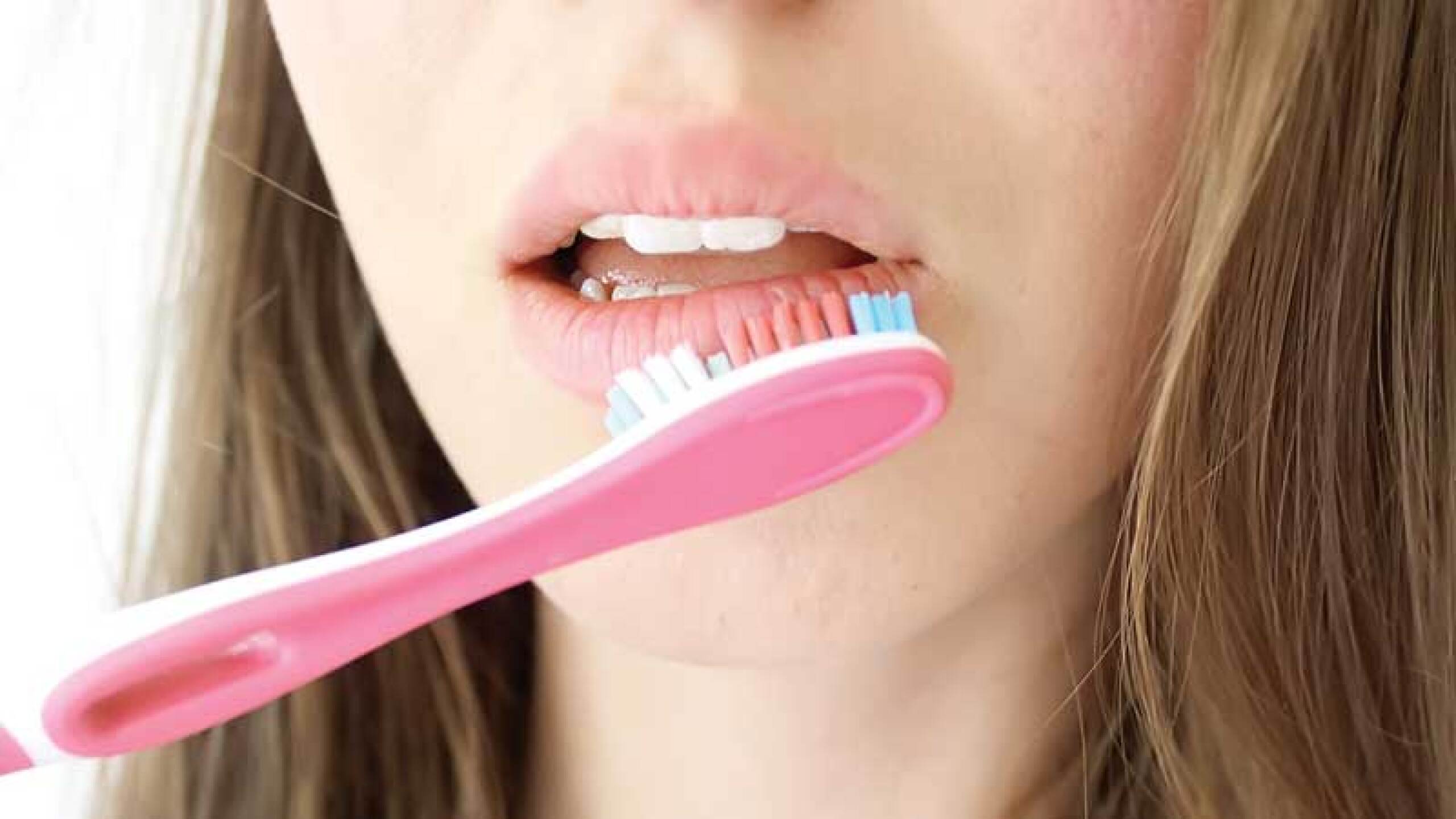 Aplica vaselina y da ligeros masajes para obtener mejores resultados.