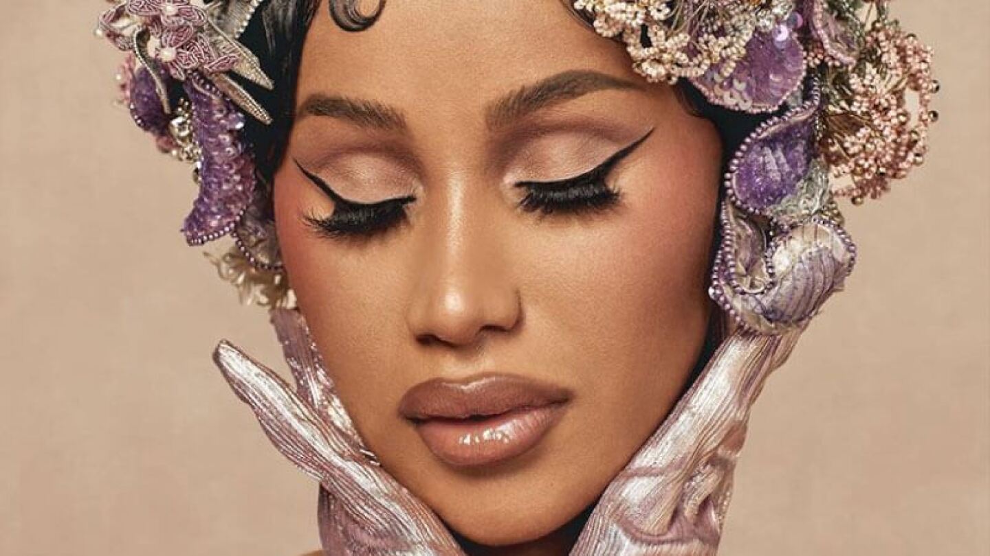 Cardi B anuncia su segundo embarazo con original fotografía