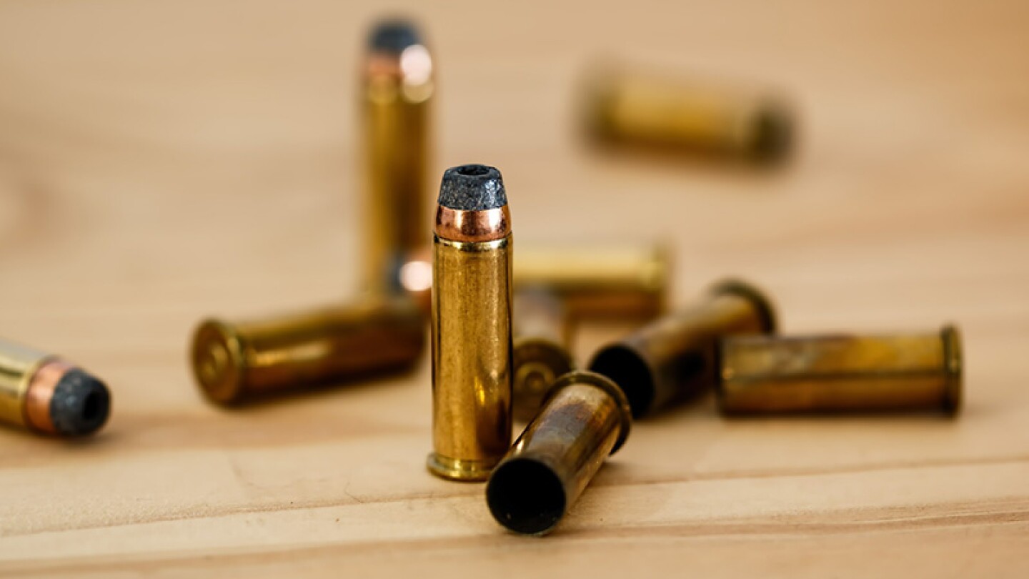 Balean a comerciante