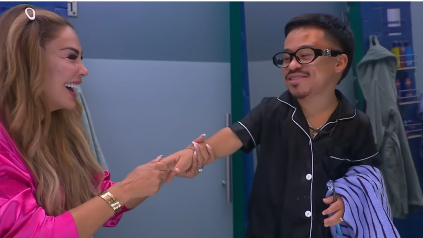 Abelito y Ninel en el baño de 'La casa de los famosos México' 2025