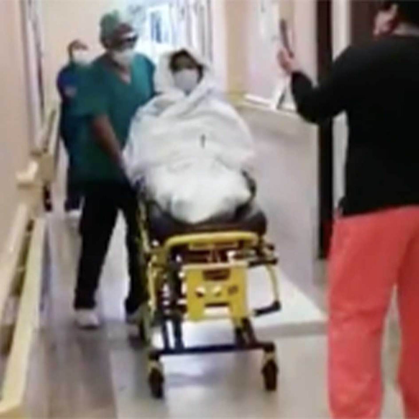 El paciente fue dado de alta para su recuperación en casa.