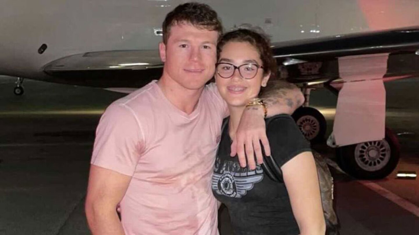 El canelo Álvarez sorprende a su hija mayor en su cumpleaños.