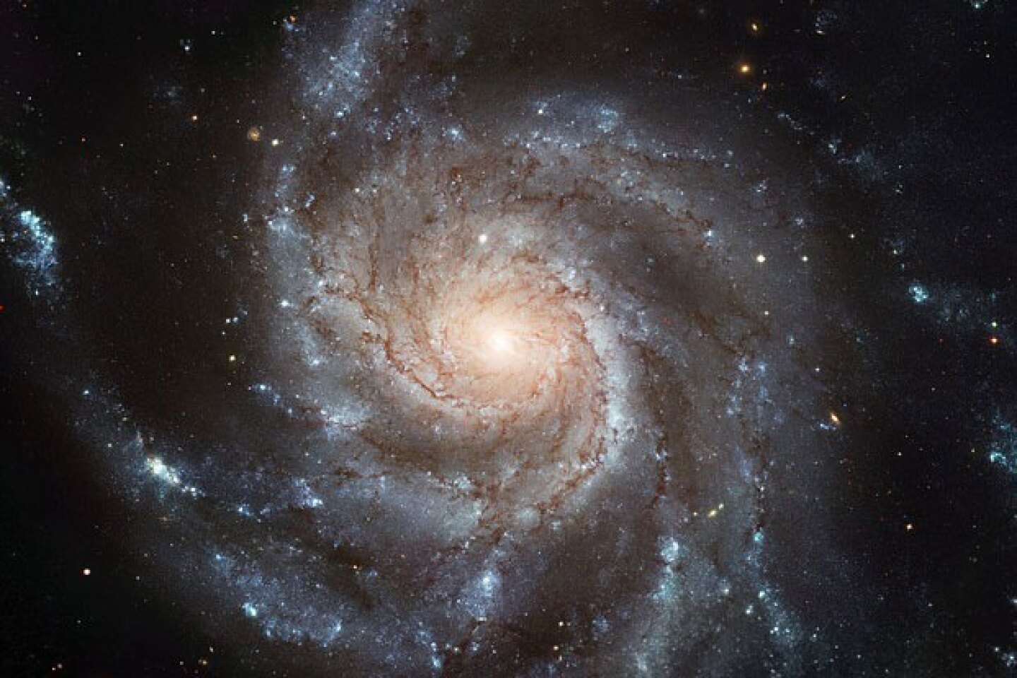 La galaxia brillante, conocida como WISE J224607.57-052635.0, puede tener un agujero negro gigante en su vientre absorbiendo el gas (Imagen referencial).