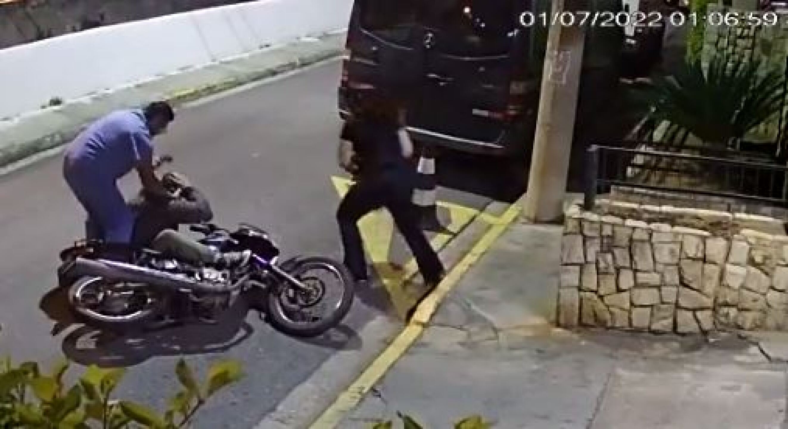 Pareja une fuerzas para frustar asalto