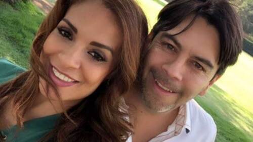 A días de compartir selfie Carlos se alejó de Alma.