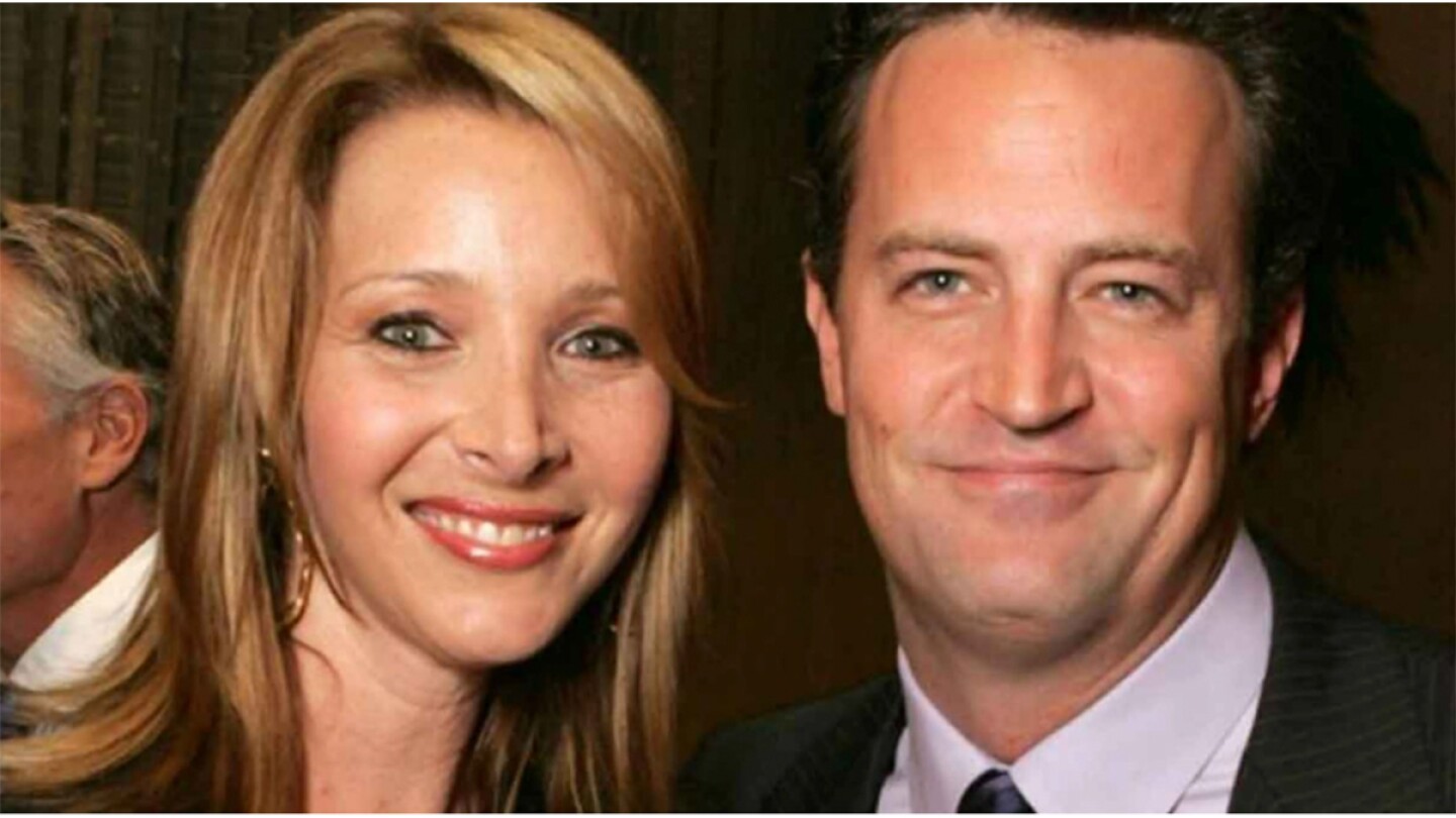 Lisa Kudrow quiere adoptar el perro de Matthew Perry