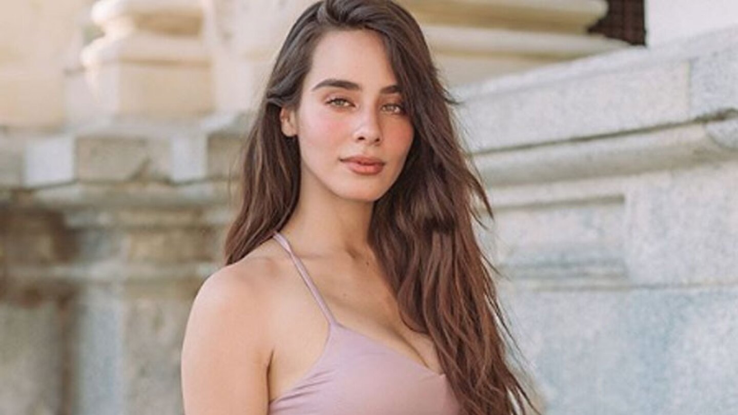 Esmeralda Pimentel sube candente foto con una mujer