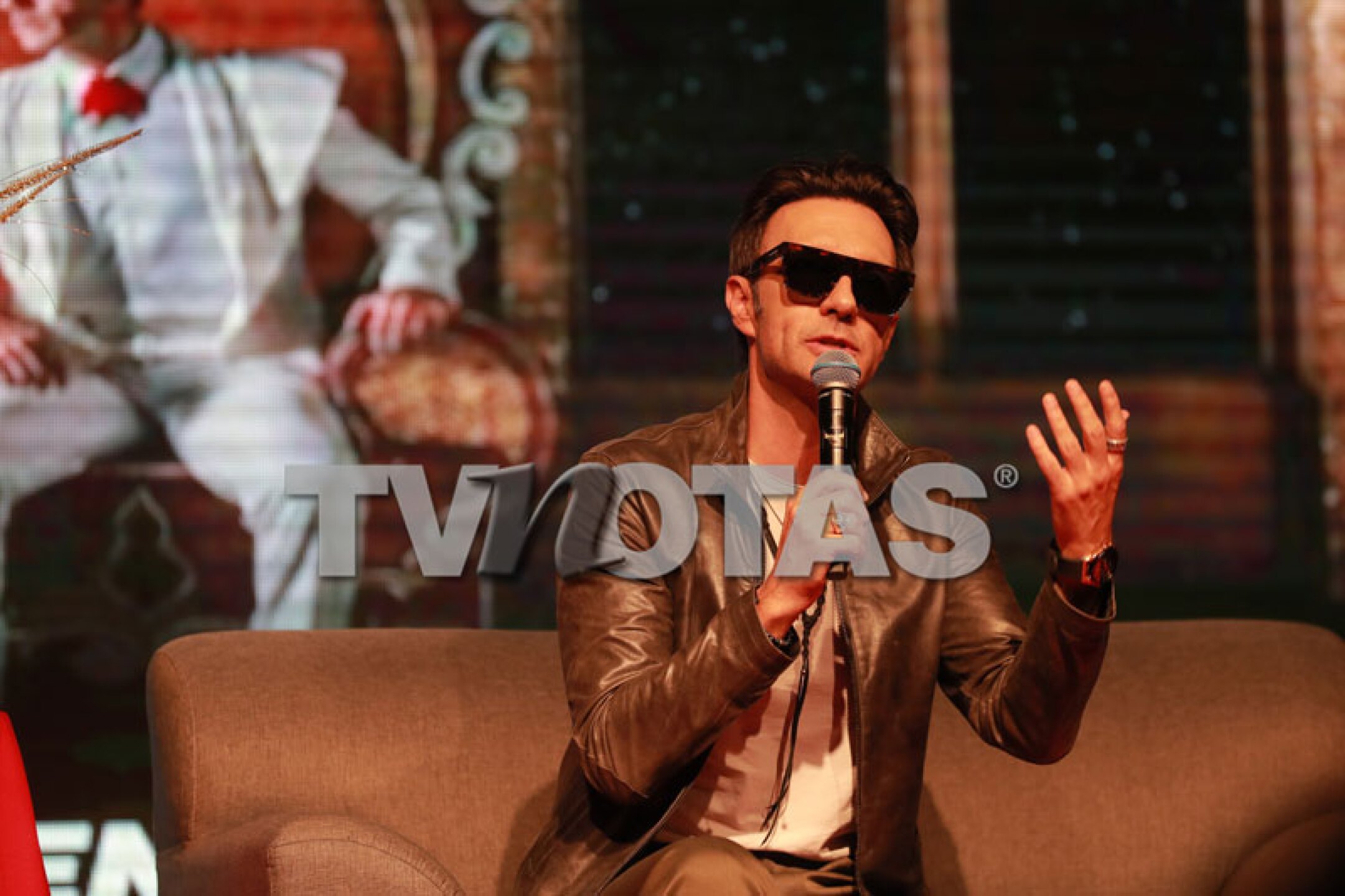 Leonardo de Lozanne presentación