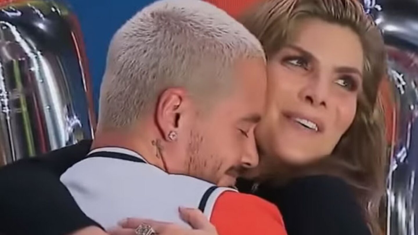 J Balvin queda flechado por Montserrat Oliver en plena entrevista