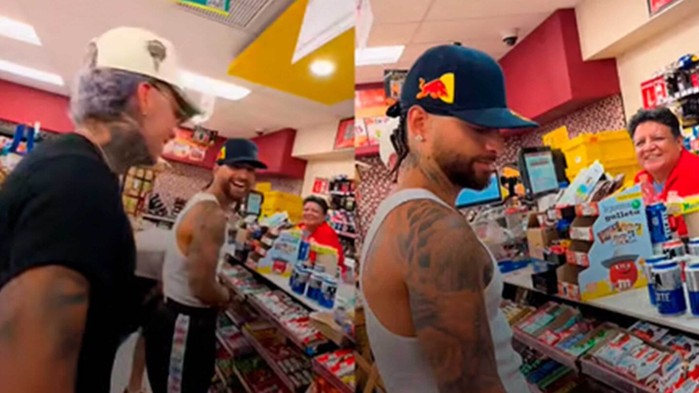Maluma: Cajero de tienda de autoservicio confunde al cantante ¿con Maluma?