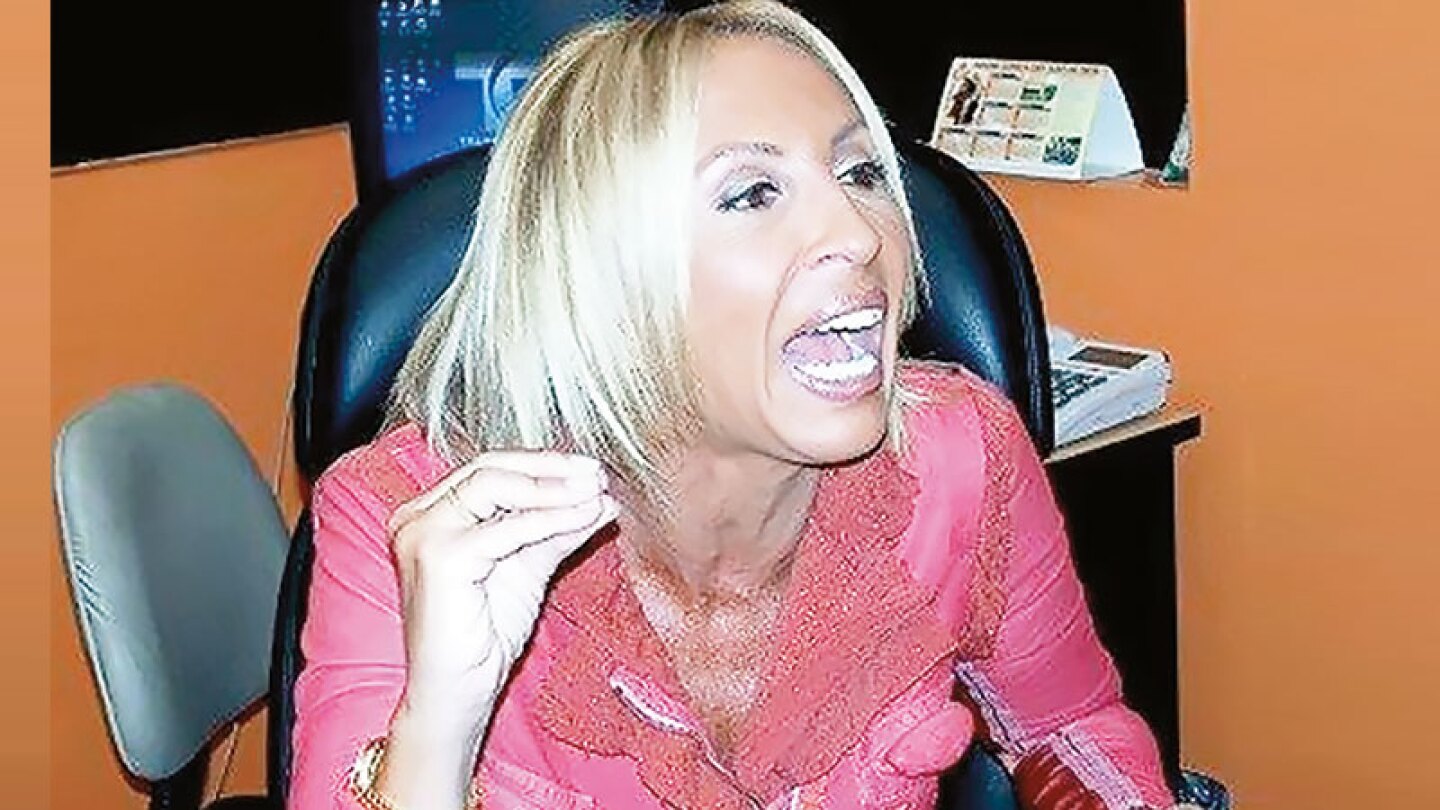 A Laura Bozzo la vetan de Televisa y los amenaza