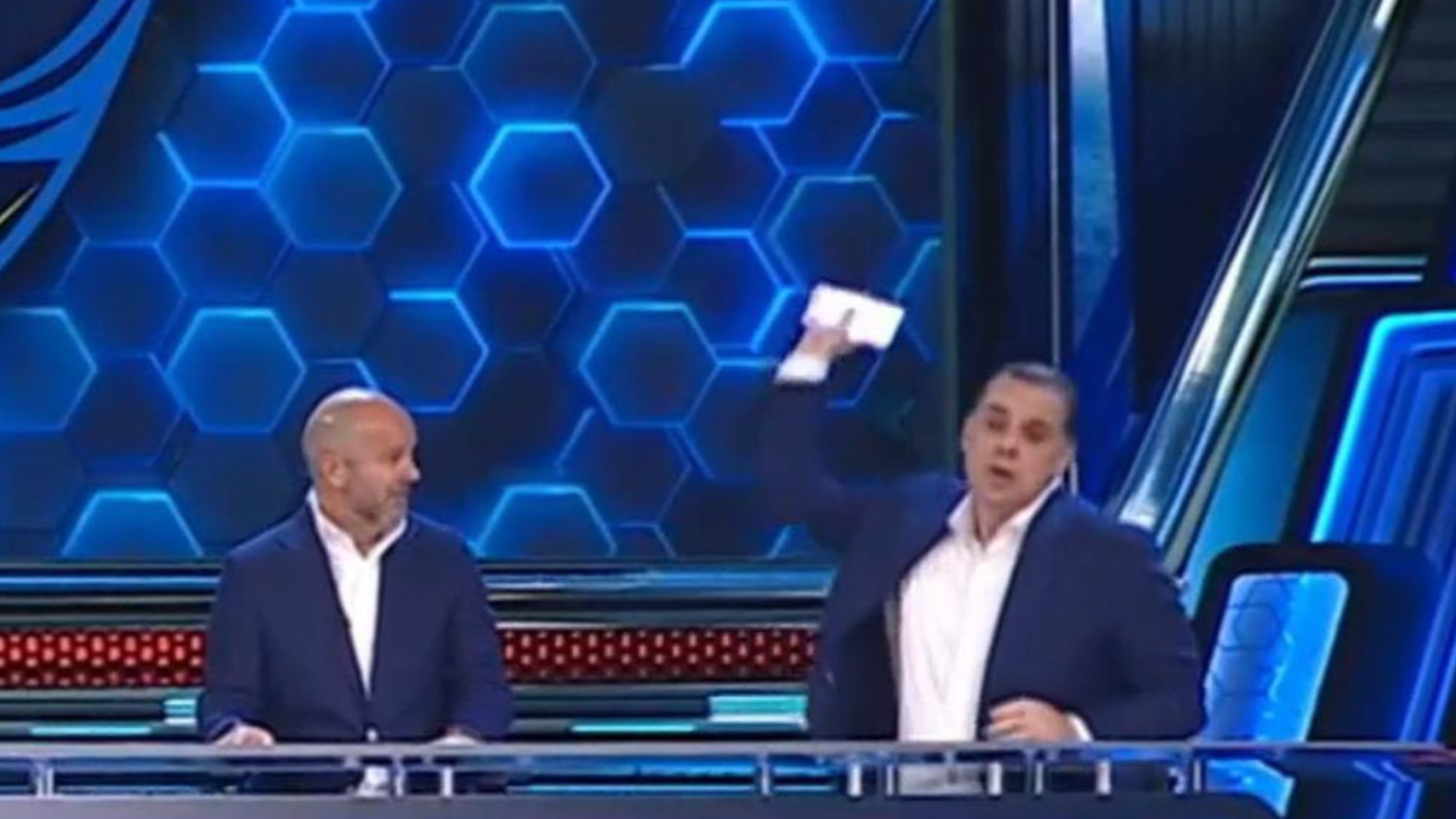 Martinoli y Luis García/4.png