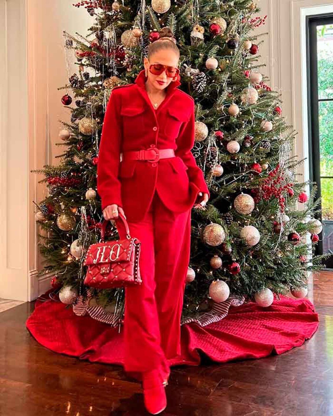 Jennifer López celebra con glamour las fiestas decembrinas